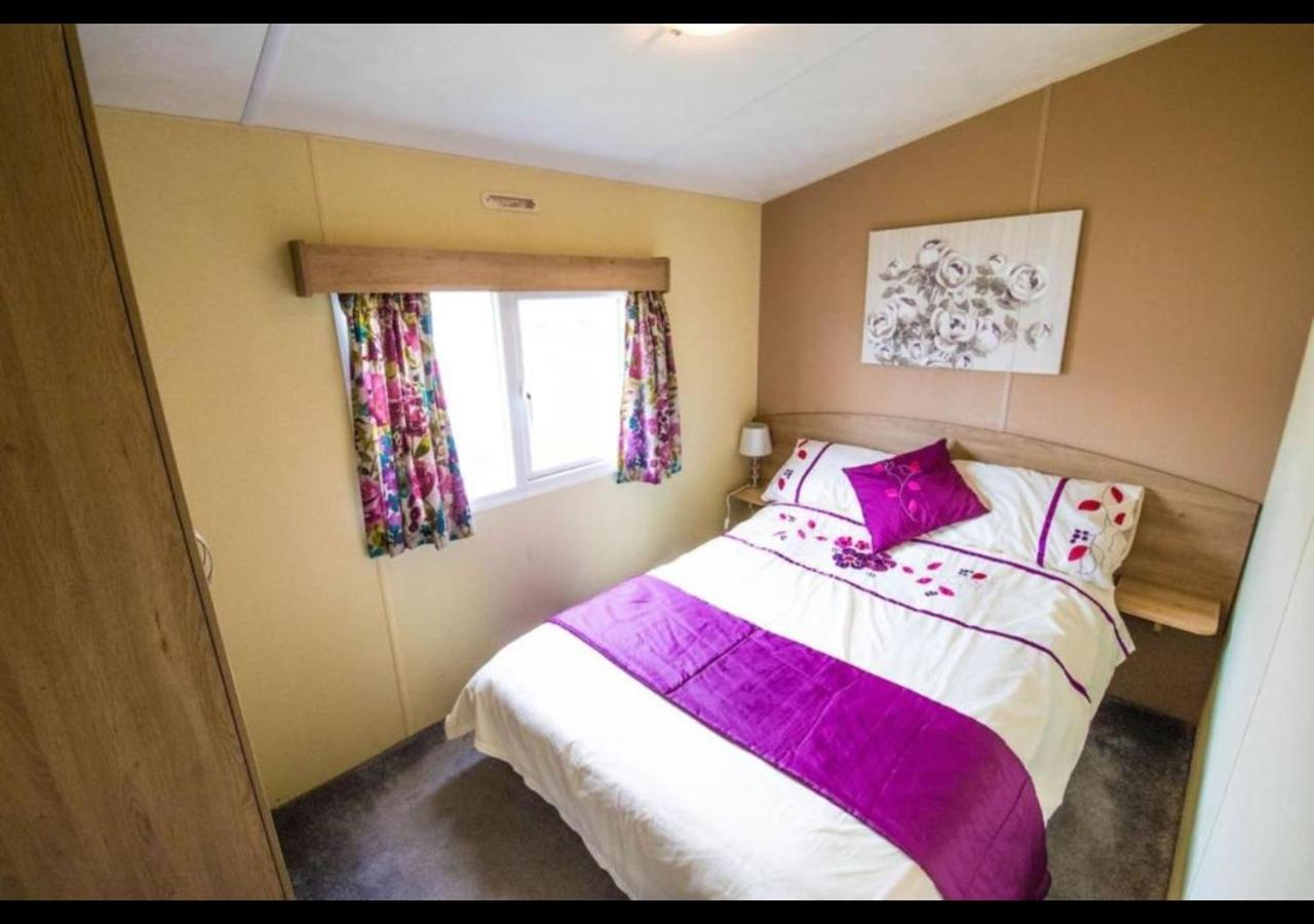 Sbl70 - Camber Sands Holiday Park - Sleeps 8 - Close Swimming Pools And Facilities - Private Parking Exterior photo